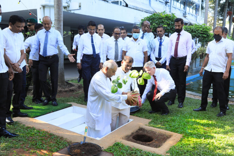 National program to plant 10 lakh herbal plants begins.